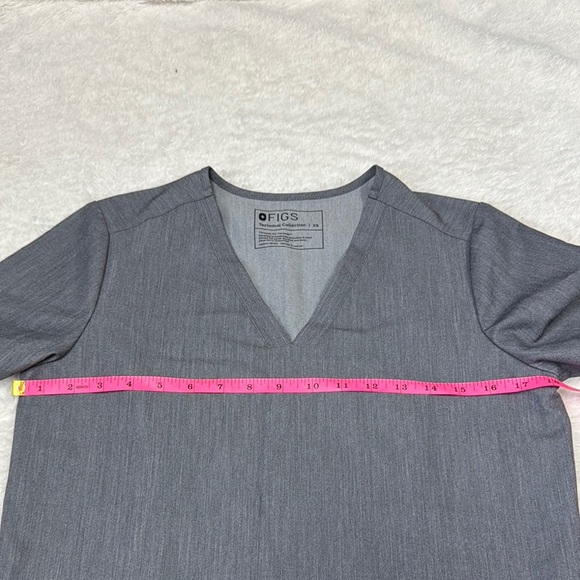 Figs Gray Fitted Short Sleeve Top - Picture 3 of 8